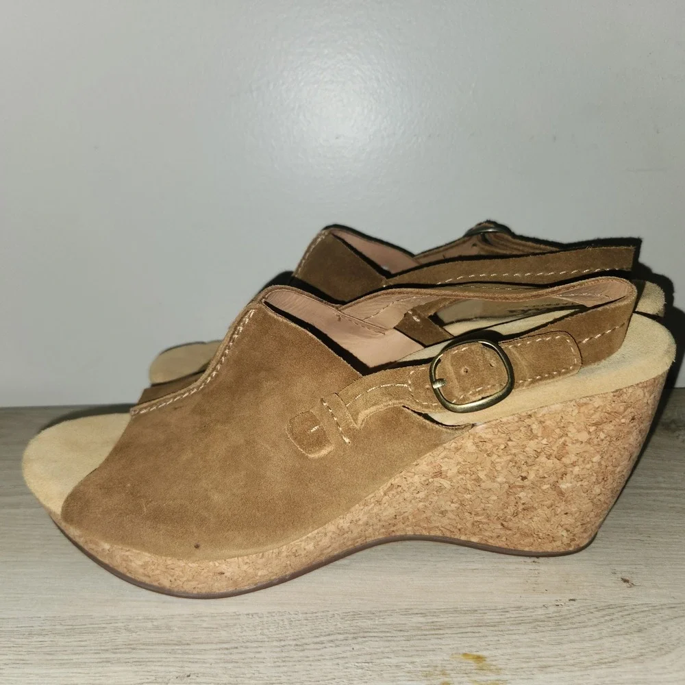 Clarks‎ Elements Suede Wedge Sandals Adjustable Buckle Cork Heel Comfort